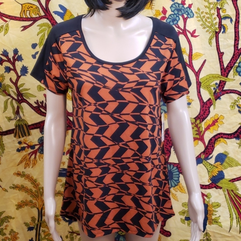 LuLaroe classic t size small